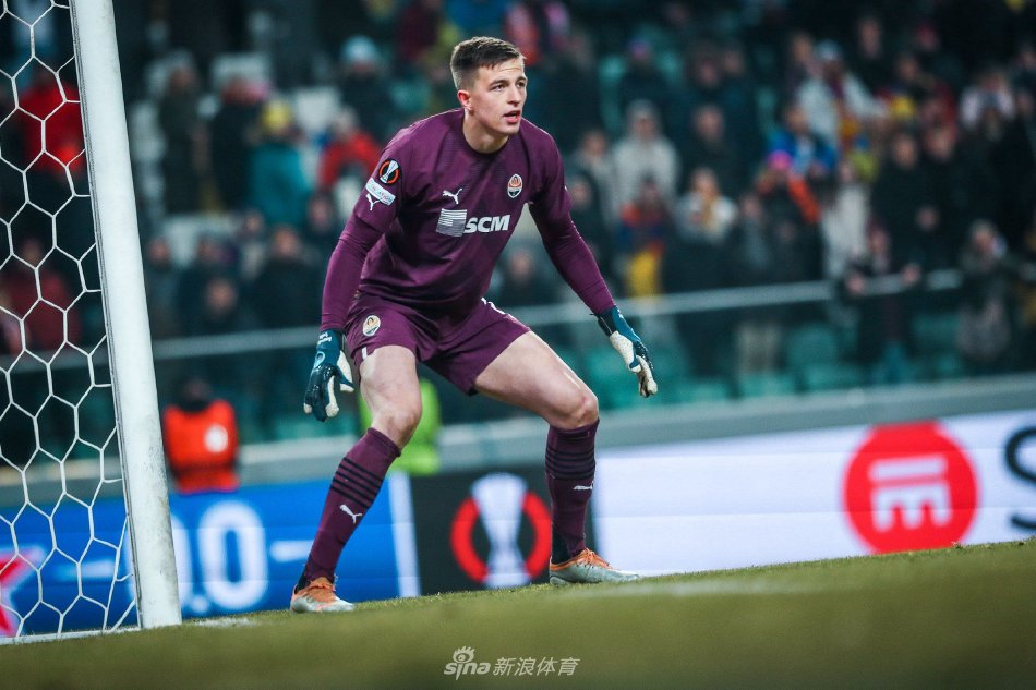 巨额支出的 巨额支出的