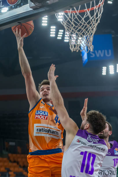 定了基础 定了基础